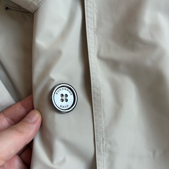 Burberry Women’s Kensington trench coat mid length, honey color, size S, 2799$ - Picture 3 of 7